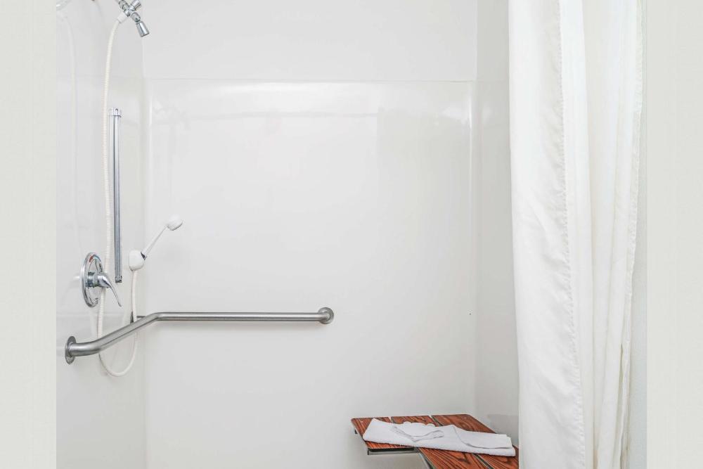 Queen Room - Disability Access - Non-Smoking interior
